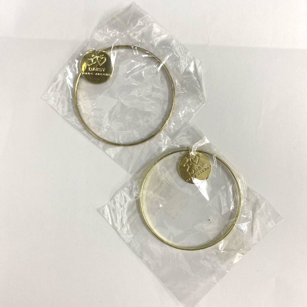 ●○8873 MARC JACOBS マークジェイコブス DAISY デイジー ロゴプレート付きブレスレット バングル 2点セット○●拍卖