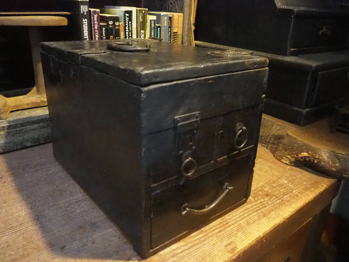 【明治期の鍵付き掛硯】骨董古民具箪笥囲炉裏自在鉤錠前古道具古道具アンティークインテリア収納ケース薬箱銭函拍卖