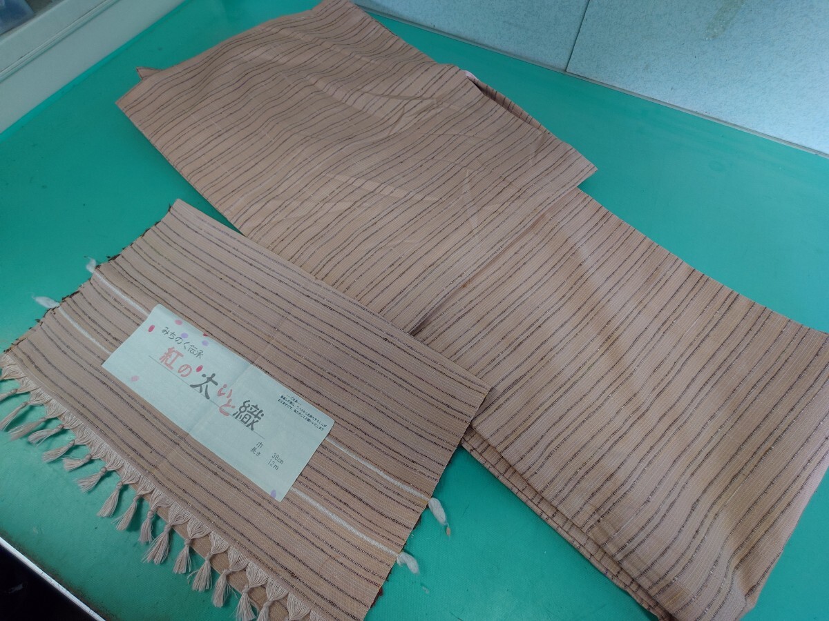 ●143 みちのく伝承 紅の太いと織 太糸織 可愛い ポップ 淡い 優しい ピンク 太 横縞 細 水色/黄色/黄緑 紬 系 夏 着物 身丈144cm ③拍卖