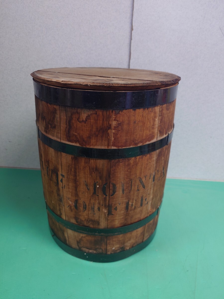● レトロ ヴィンテージ BLUE MOUNTAIN/ブルーマウンテン コーヒー 蓋付 37.5cm 木樽 樽 アメリカン ポップ ガレージ ディスプレイ 雑貨 ④拍卖