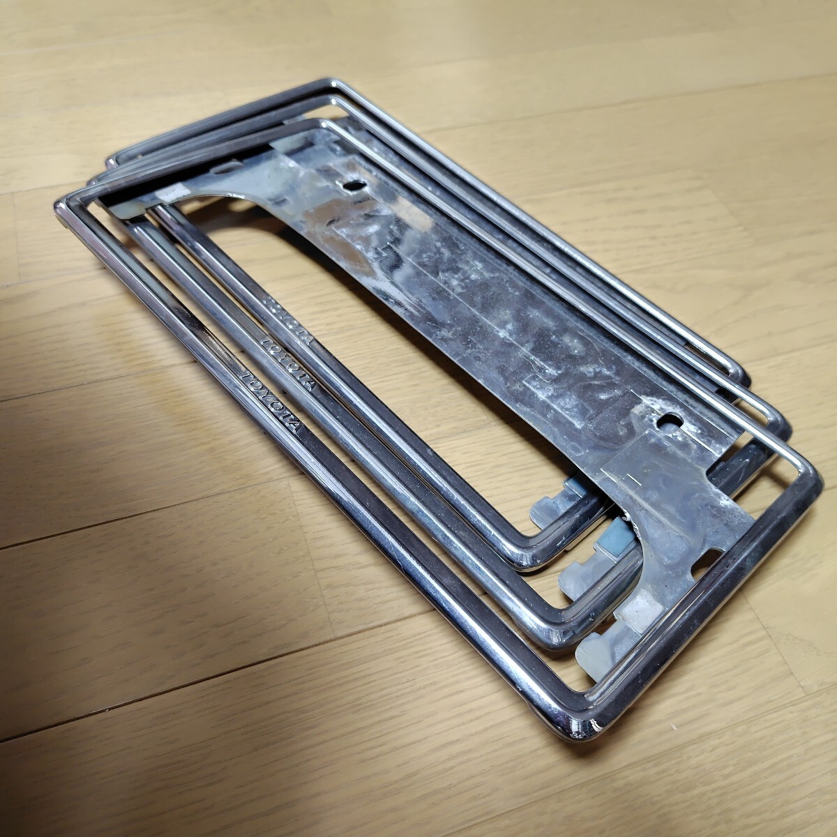 カー用品 トヨタ 純正 ナンバーフレーム お得な3個セット  アルファード メッキ ヴェルファイア ヴォクシー・ノア プリウス拍卖