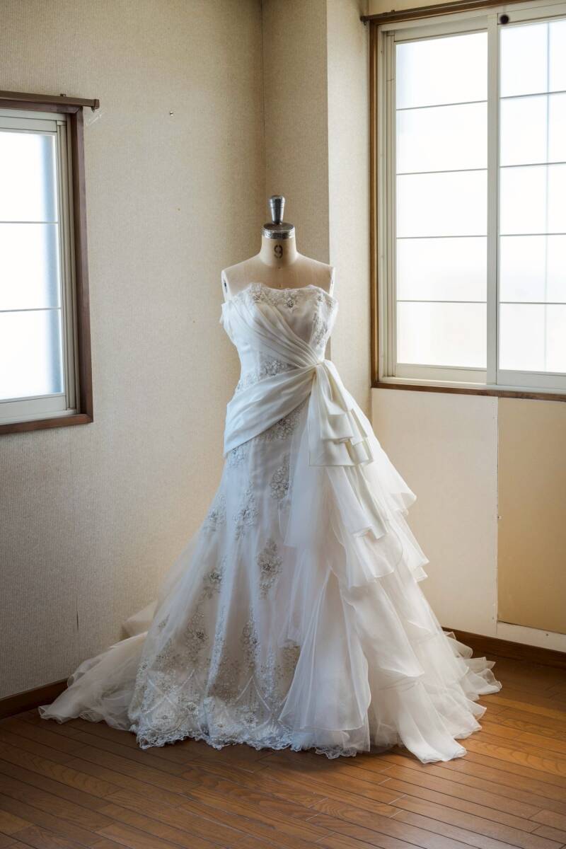 ●● 美品 クラウディア KURAUDIA 7号 ウェディングドレス カラードレス 白 オフホワイト拍卖