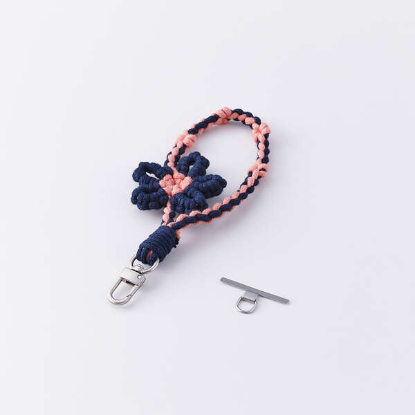 ハンドストラップ 編み物/花タイプ 手元にやさしくなじむ綿素材に、お花のモチーフが映える華やかなアクセント: P-STHKNFNV拍卖