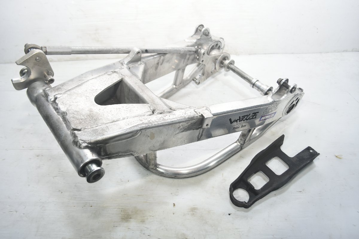 ゼファー1100 ZRT10A 補強入り スイングアーム キャリパーサポート アクスルシャフト セット ZRT10A-0486** カワサキ【F】BWA拍卖