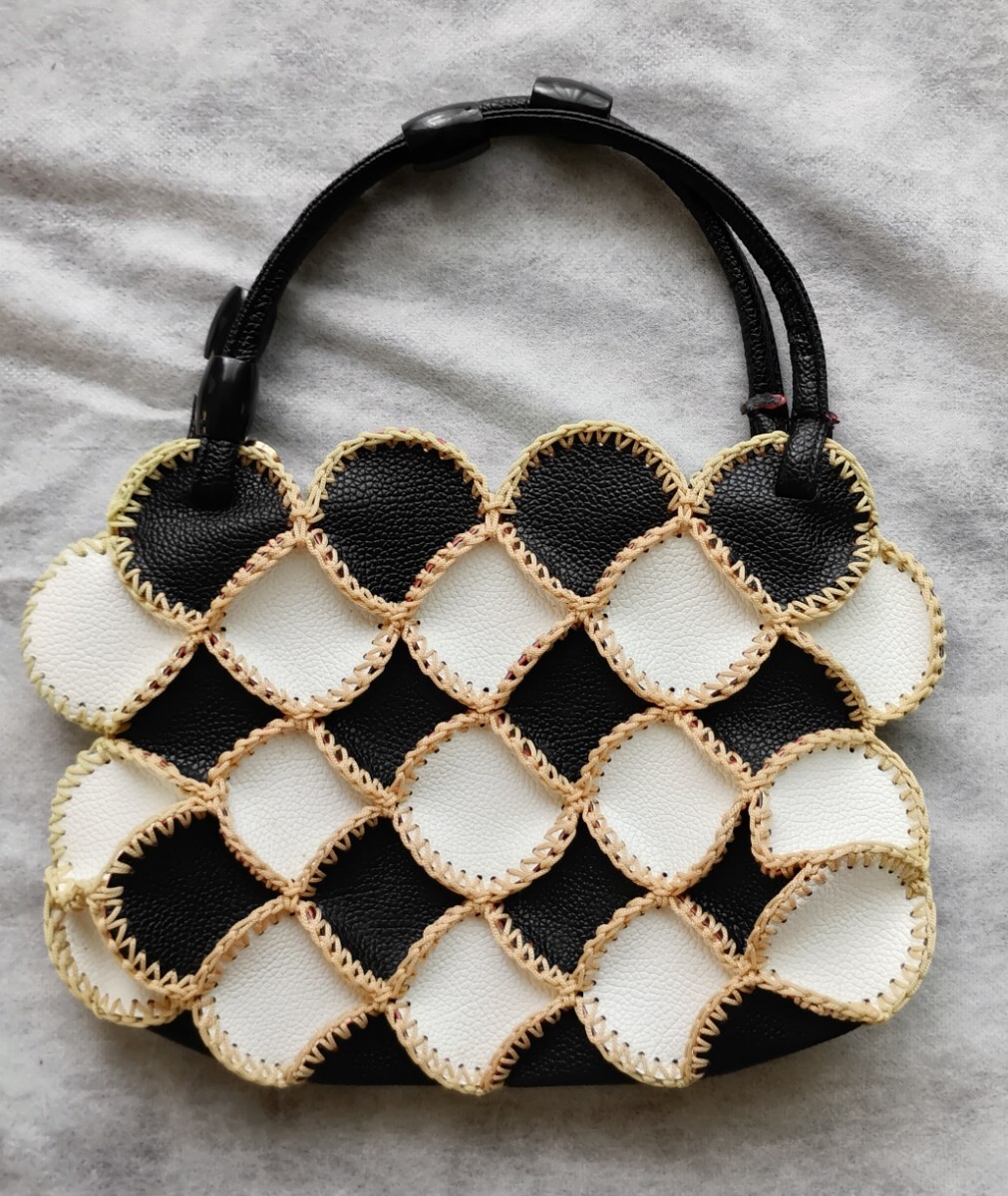 モノトーンハンドバッグ◆白黒のパッチワークがかわいいです拍卖