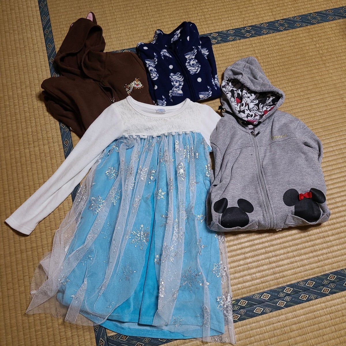ディズニー 服 4点セット パーカー フリース ドレス アナ雪 ミッキー ミニー エルサ 女の子 サイズ140 チップとデール拍卖