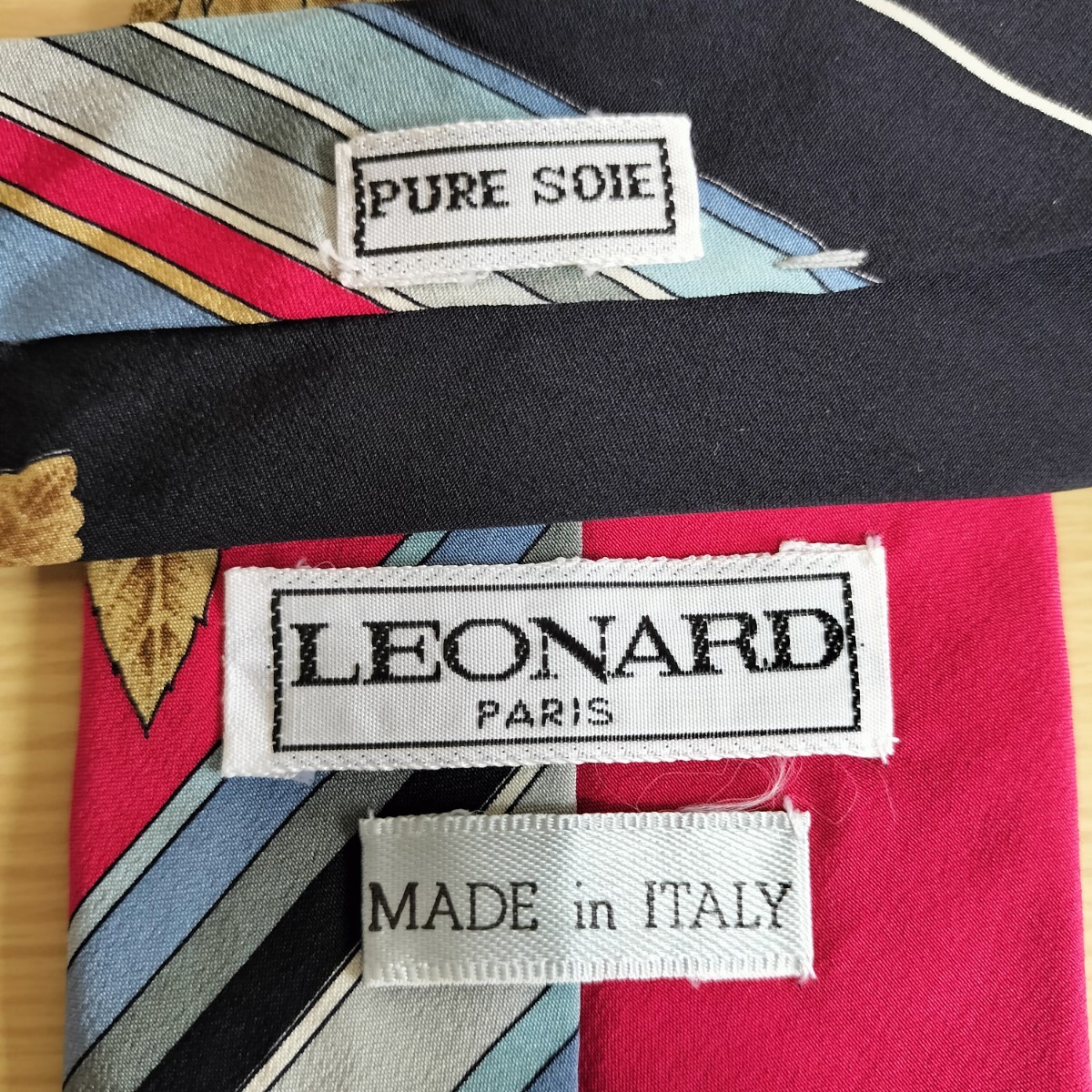 LEONARD(レオナール)ぶどう模様ネクタイ拍卖