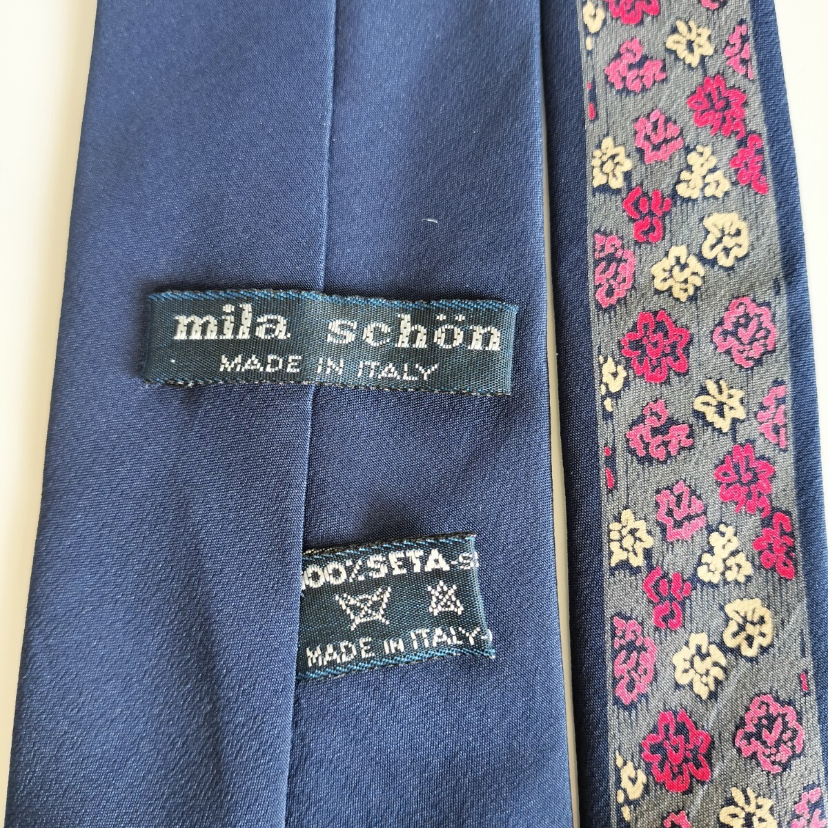 ミラショーン(Mila Schoen)紺グレー赤ピンク花つぼみロゴネクタイ拍卖