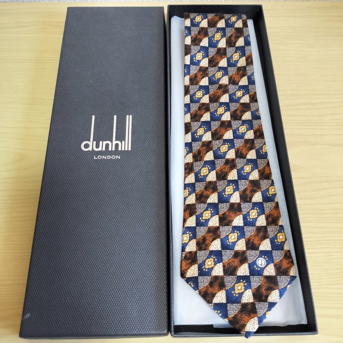 ダンヒル(Dunhill)紺茶色四角波Dロゴ模様ネクタイ拍卖