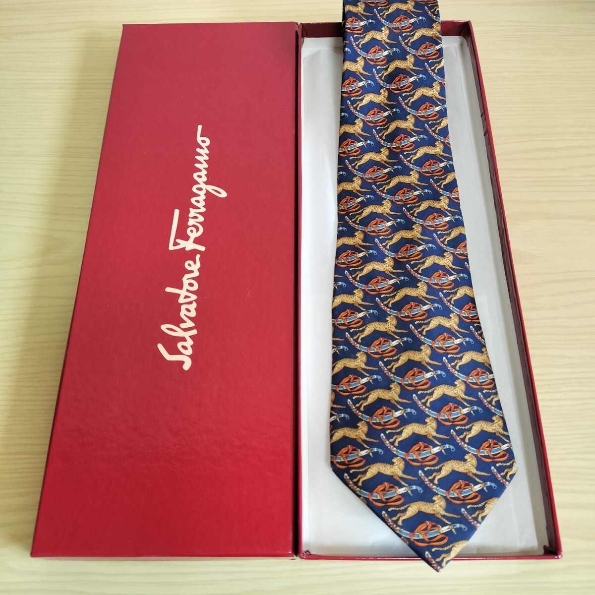 Salvatore Ferragamo(サルヴァトーレフェラガモ)青チーター剣模様ネクタイ拍卖