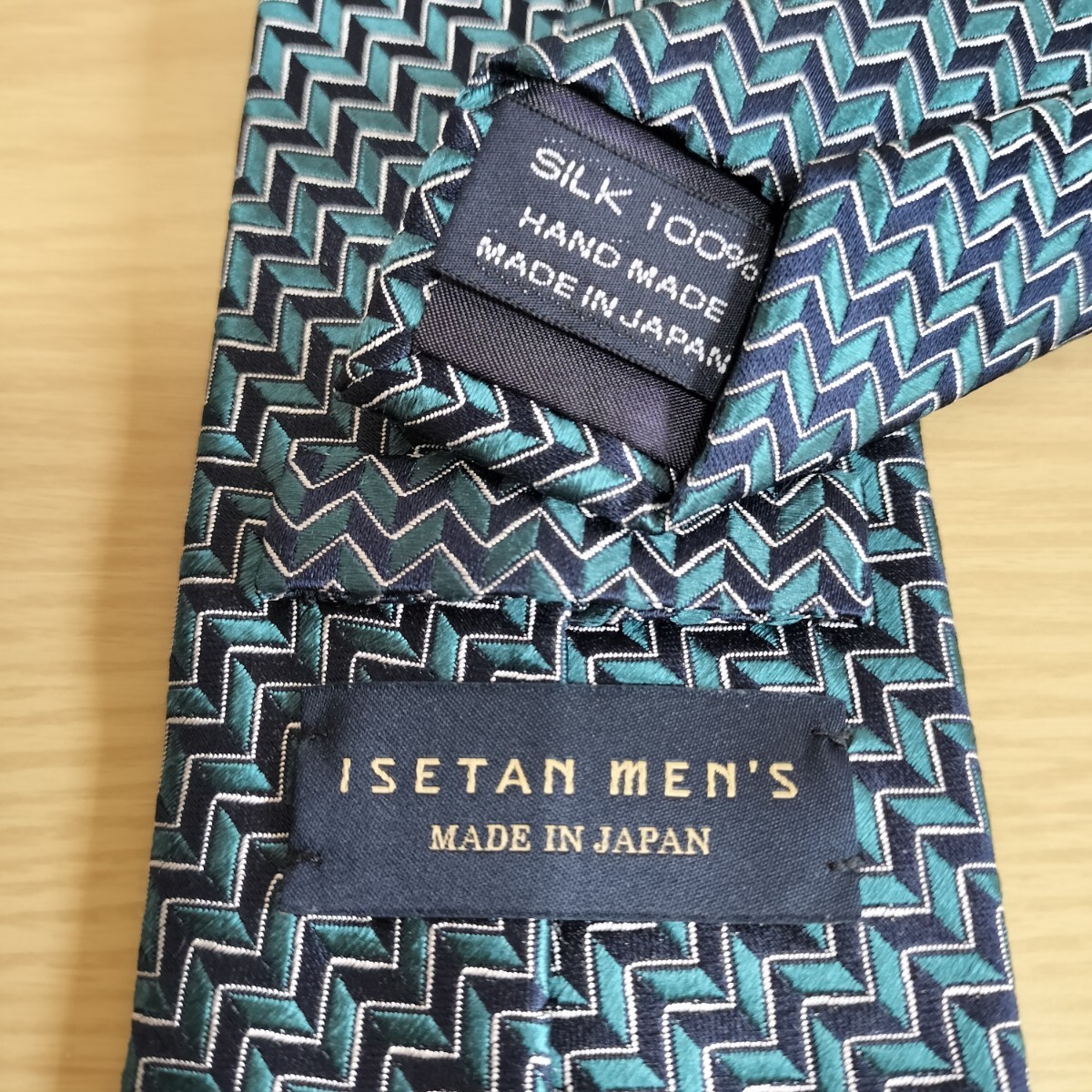 ISETAN MEN'S(イセタンメンズ)伊勢丹、黒紺緑ギザ波ストライプネクタイ拍卖