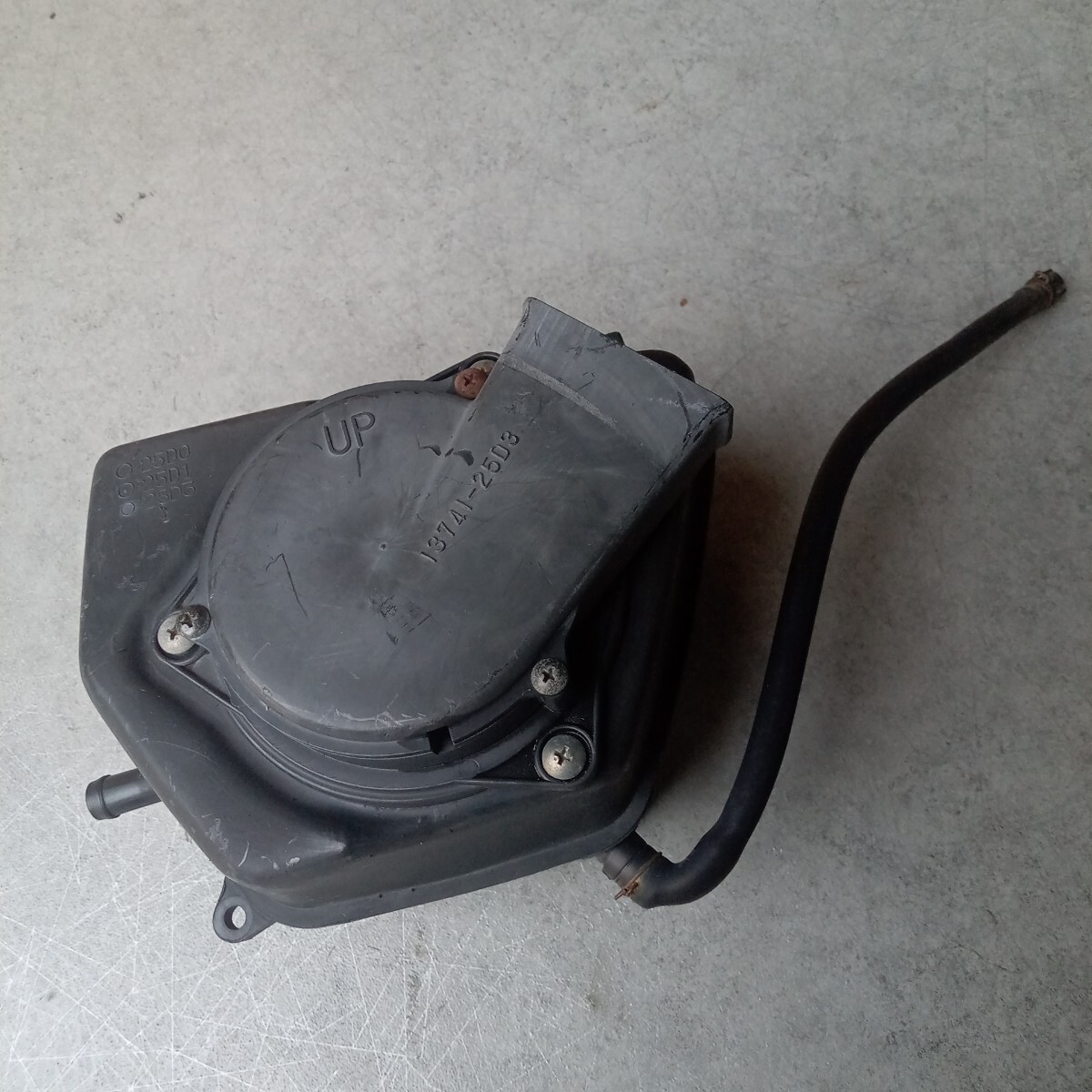 スズキ・グラストラッカー /NJ47A★純正エアクリーナーボックス 品番13741-25D3 汚れ・クスミ有 ボックス割る無拍卖