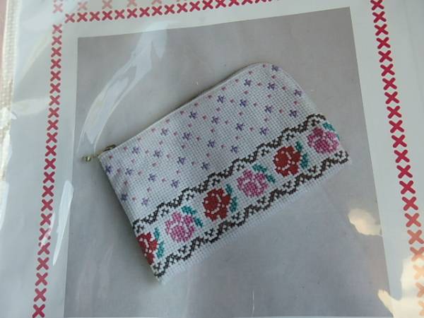 花模様のクロスステッチ小物 *通帳ケース*拍卖