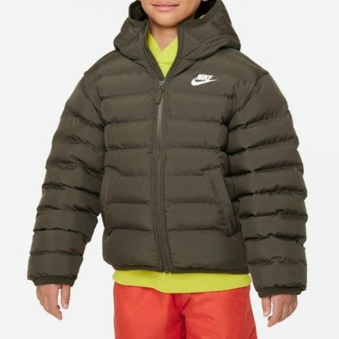 ナイキ ジュニア ライトウェイト シンセティックフィル ジャケット 130 (XS) カーキ 中綿 フード付き 防寒 キッズ 子ども 男女兼用拍卖