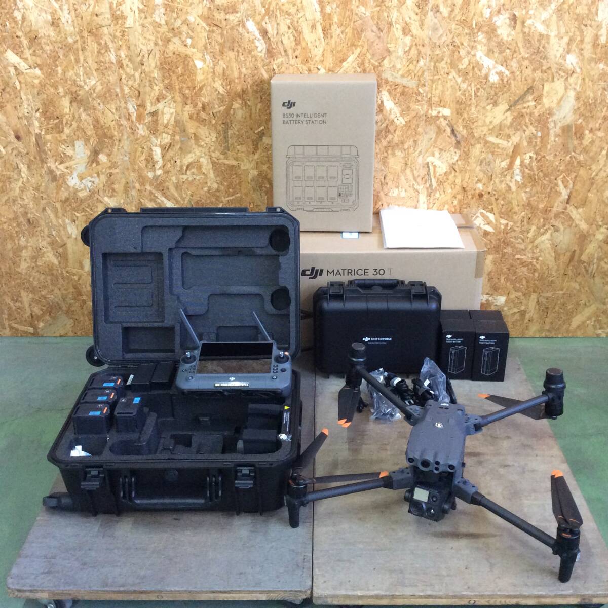 【AH-12452】中古品 DJI カメラドローン Matrice 30T BS30バッテリーステーション 産業用ドローン M30TND【2梱/佐川】拍卖
