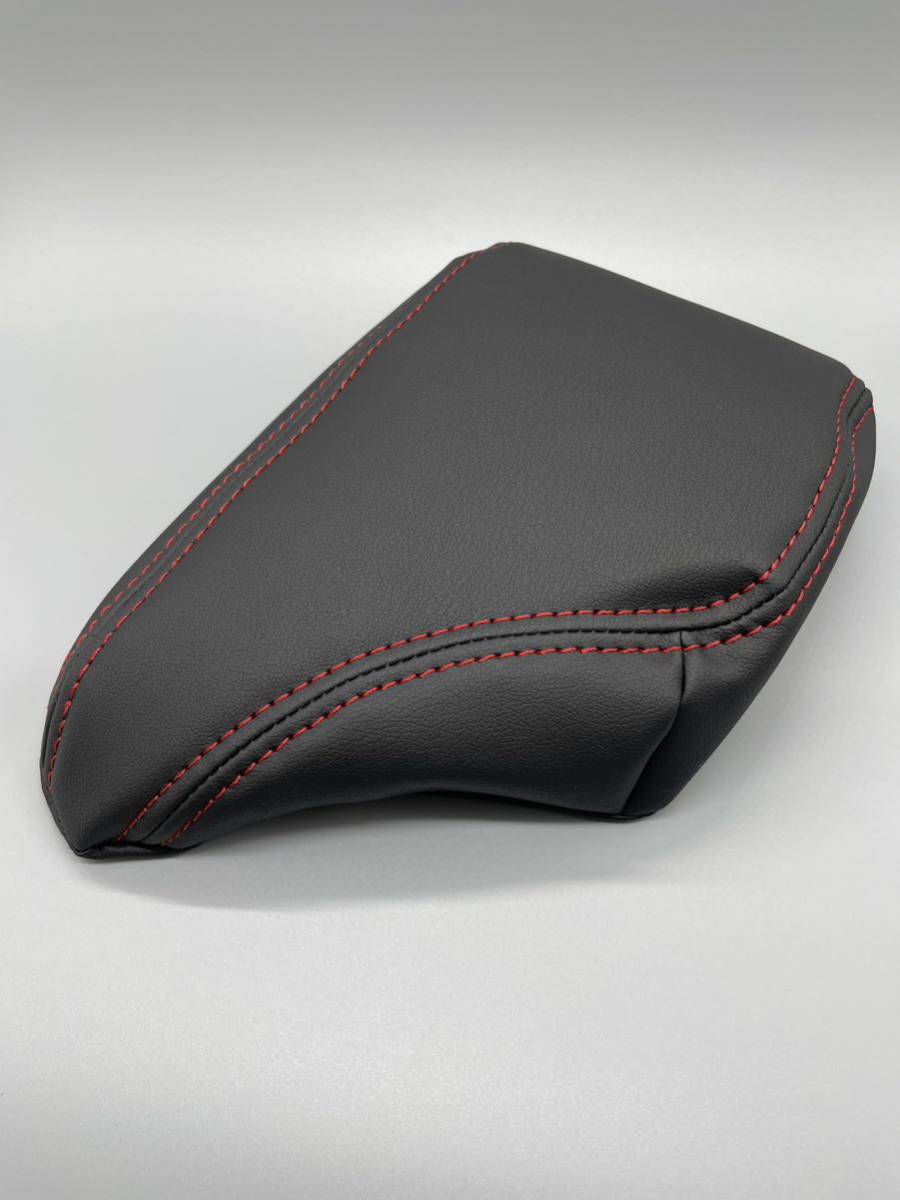 ■■■②在庫有すぐ発送 新品 未使用 正規品 リーフ ZE1 センターコンソールカバー 赤 クラッチオ ライン ブラックブルーステッチ EN-5302拍卖