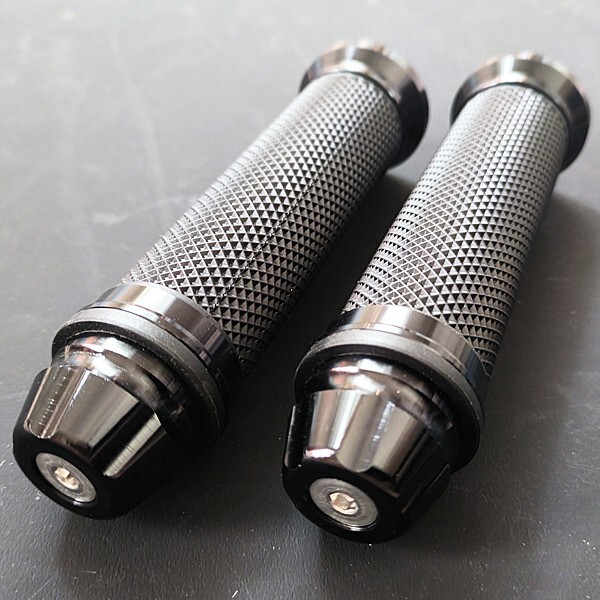 YBR125 TW200E TW225E SRV250 SR400 SRX250 SRX400 ルネッサ R1Z RZ250R 汎用 グリップ アルミ ラバー ハンドル バーエンド 黒拍卖