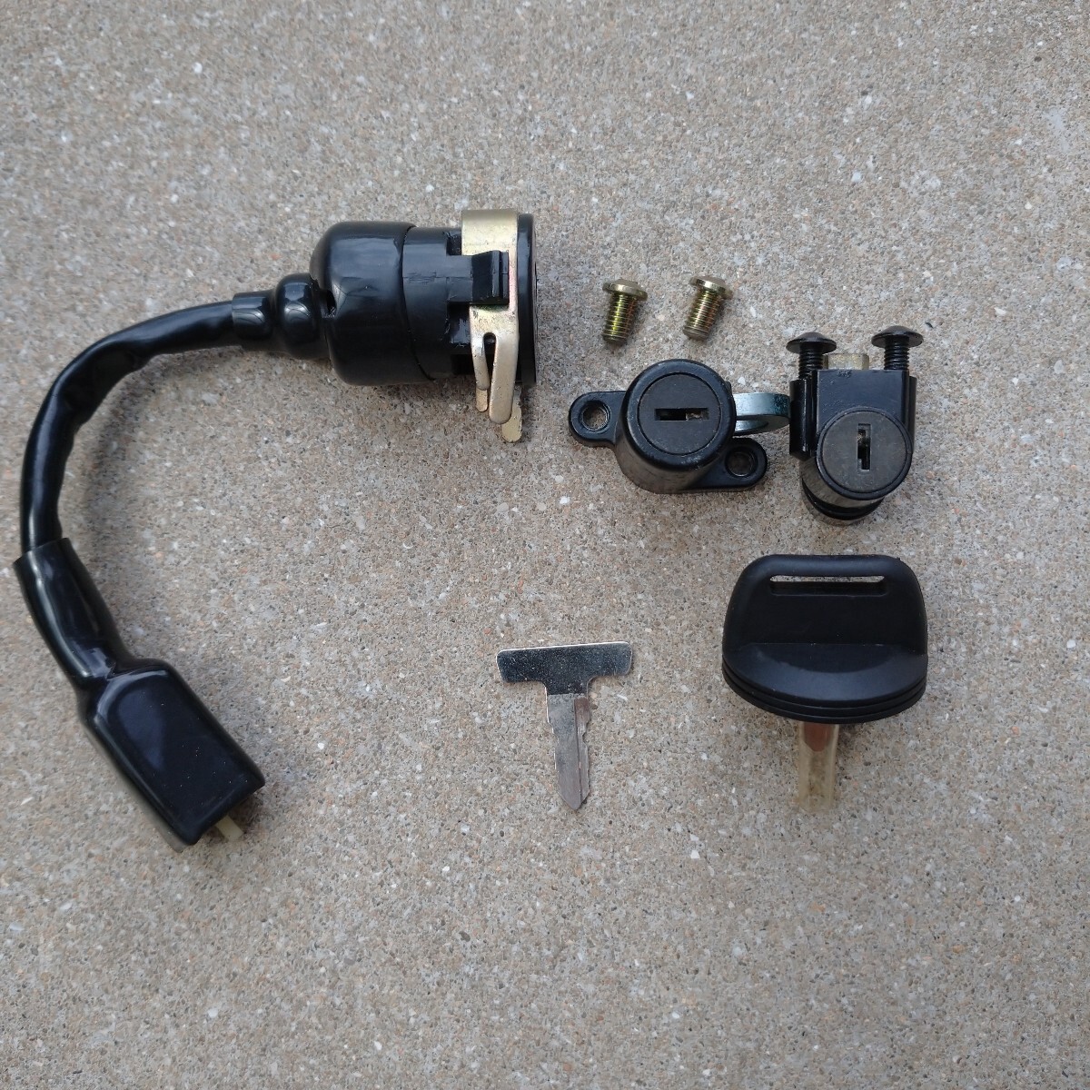 ★UNILLI★ATV50★4輪バギー★ユナリ★キーシリンダー★ハンドルロック★ヘルメットロック★キー2本★中古★走行距離217.7km/h★拍卖