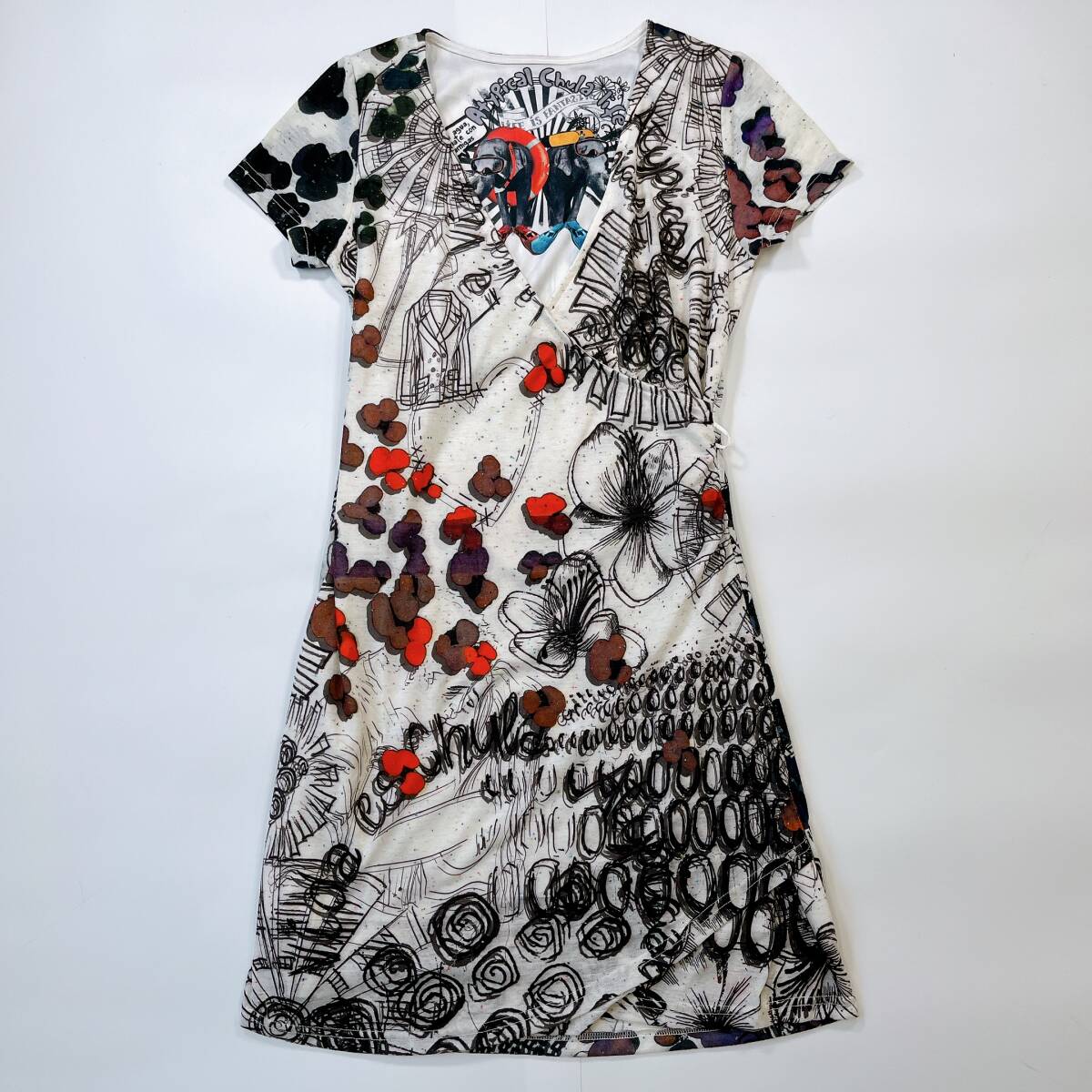 Desigual デシグアル カシュクール ワンピース 半袖 L マルチカラー 総柄 ストレッチ カットソー素材 華やか リゾート お出かけ 夏〇1146y拍卖