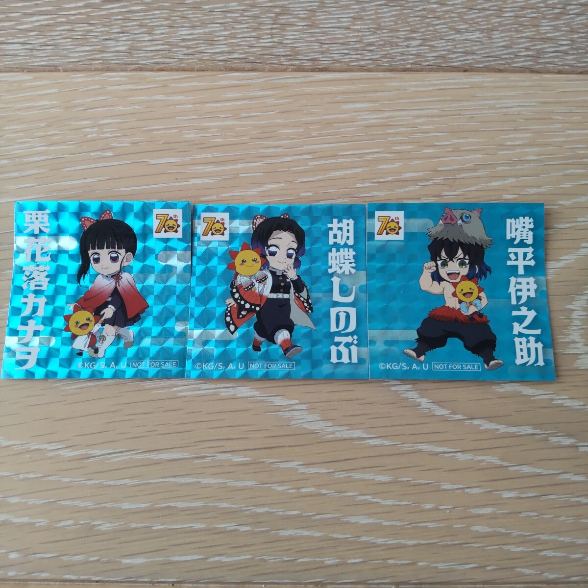 鬼滅の刃 コジマビックカメラ 胡蝶しのぶ 栗花落カナヲ 嘴平伊之助 キラキラシール ステッカー シール 3枚セット拍卖
