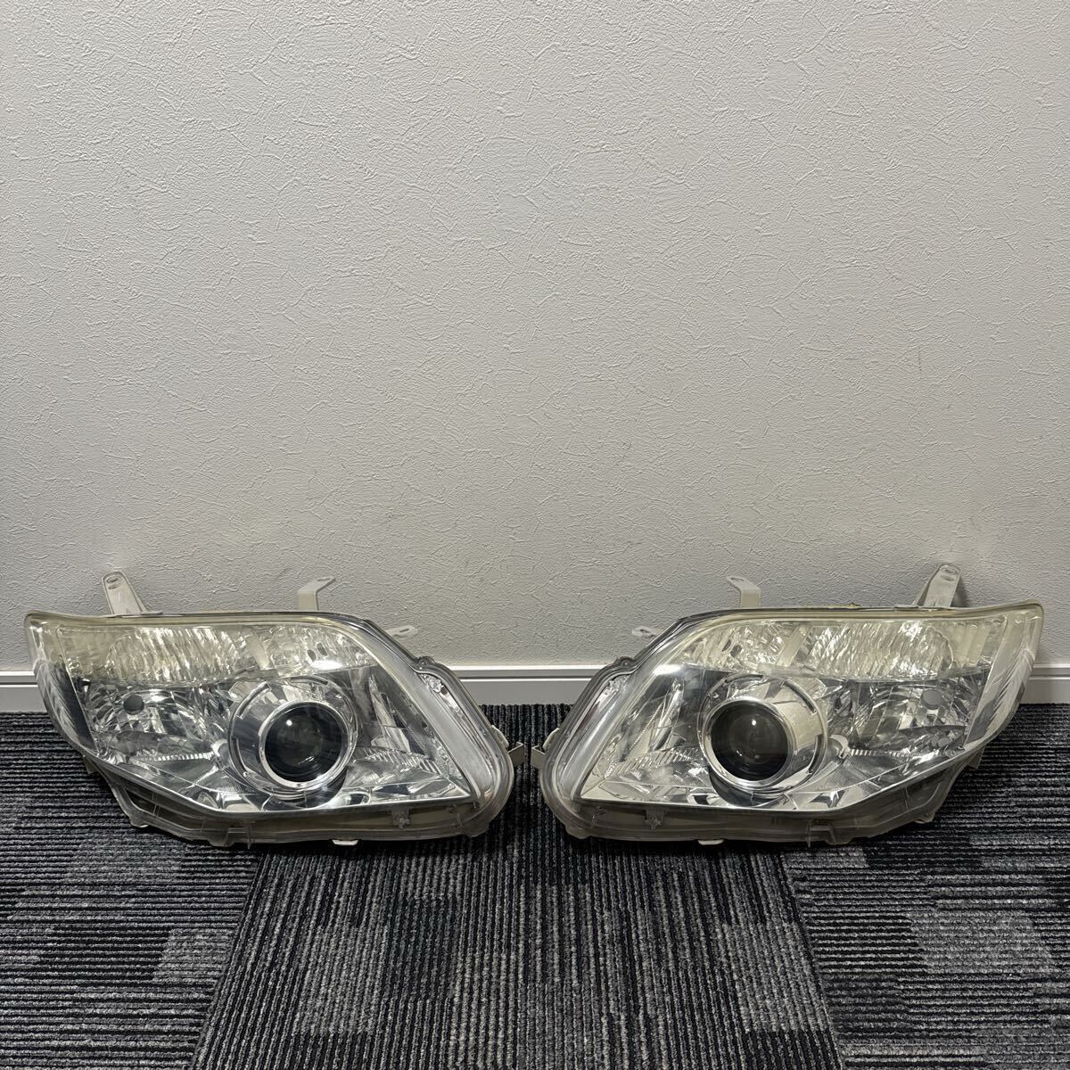 トヨタ ZRE142 140系 後期 カローラフィールダー 純正 HID キセノン ヘッドライト 左右セット KOITO 12-526 打刻:W拍卖
