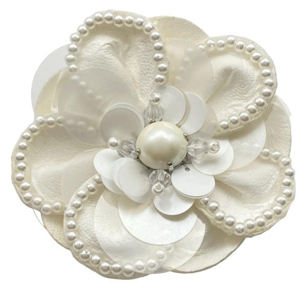 トゥービーシック TO BE CHIC ブローチ - 白 フラワー(花)/ビーズ 美品 アクセサリー(他)拍卖