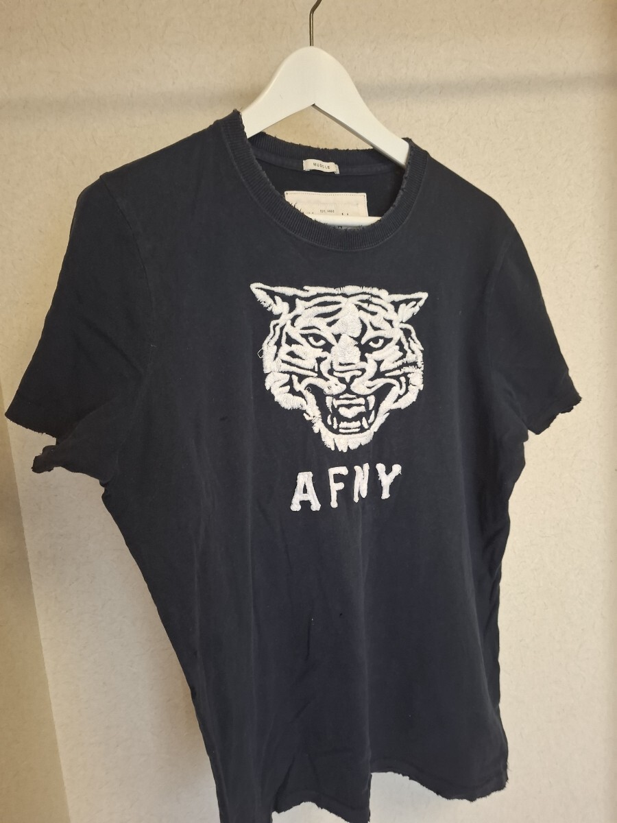 Abercrombie&Fitch Tシャツ 半袖ネイビーめっちゃカッコいいですよ!お買い得です!格安!お役立てくださいませ。拍卖