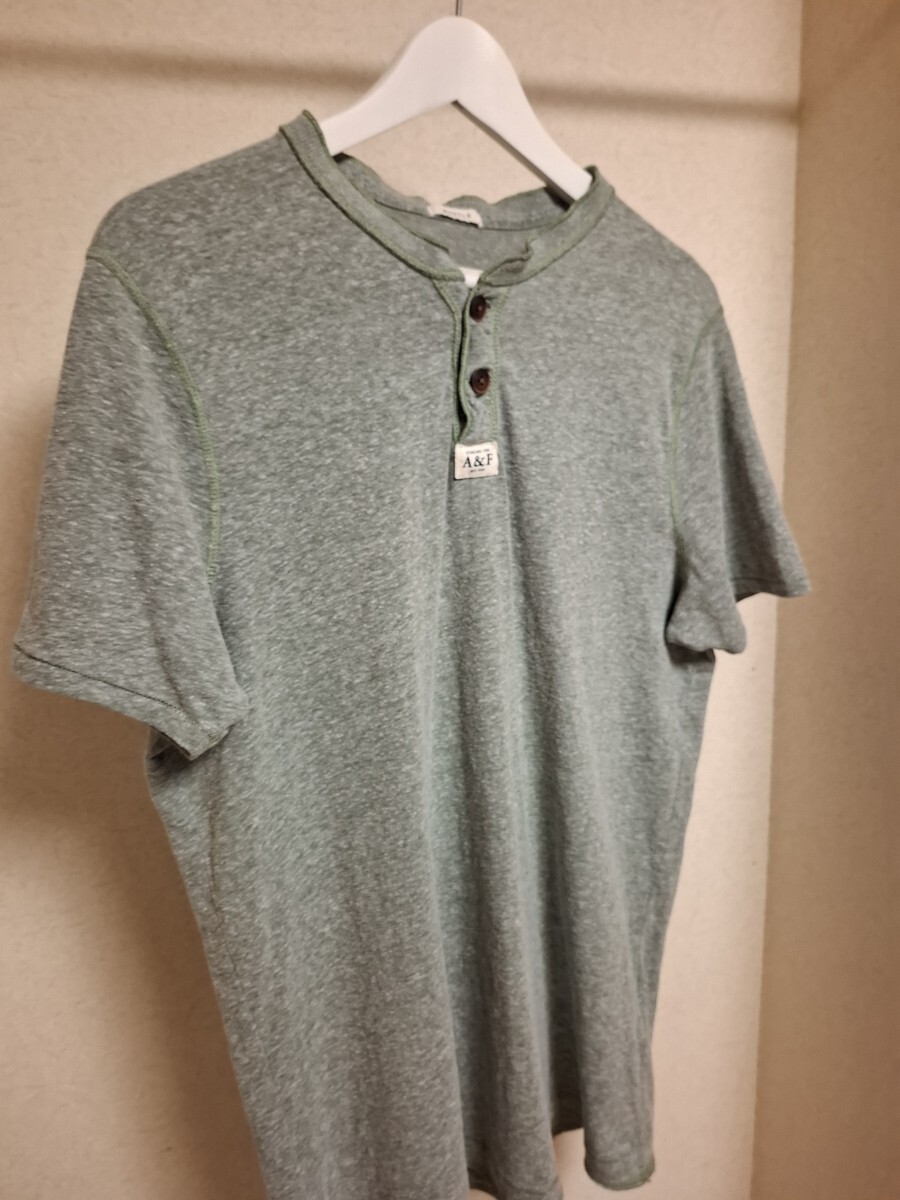 Abercrombie&Fitch Tシャツ ヘンリーネック Lめっちゃカッコいいですよ!格安です!拍卖