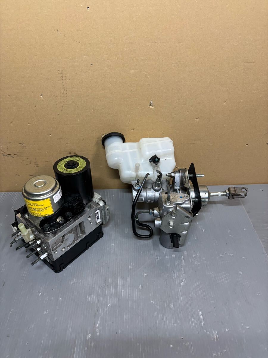 トヨタ AWS210(200系クラウンハイブリッド) ABSアクチュエーター拍卖