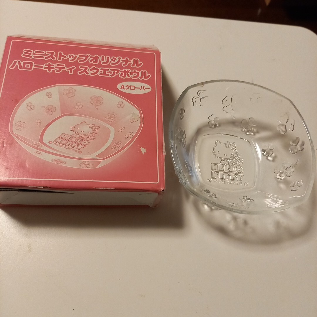 クローバー スクエアボウル ハローキティ ボウル ソーダガラス 器 食器 小鉢 ミニストップオリジナル キティ ガラスのうつわ拍卖