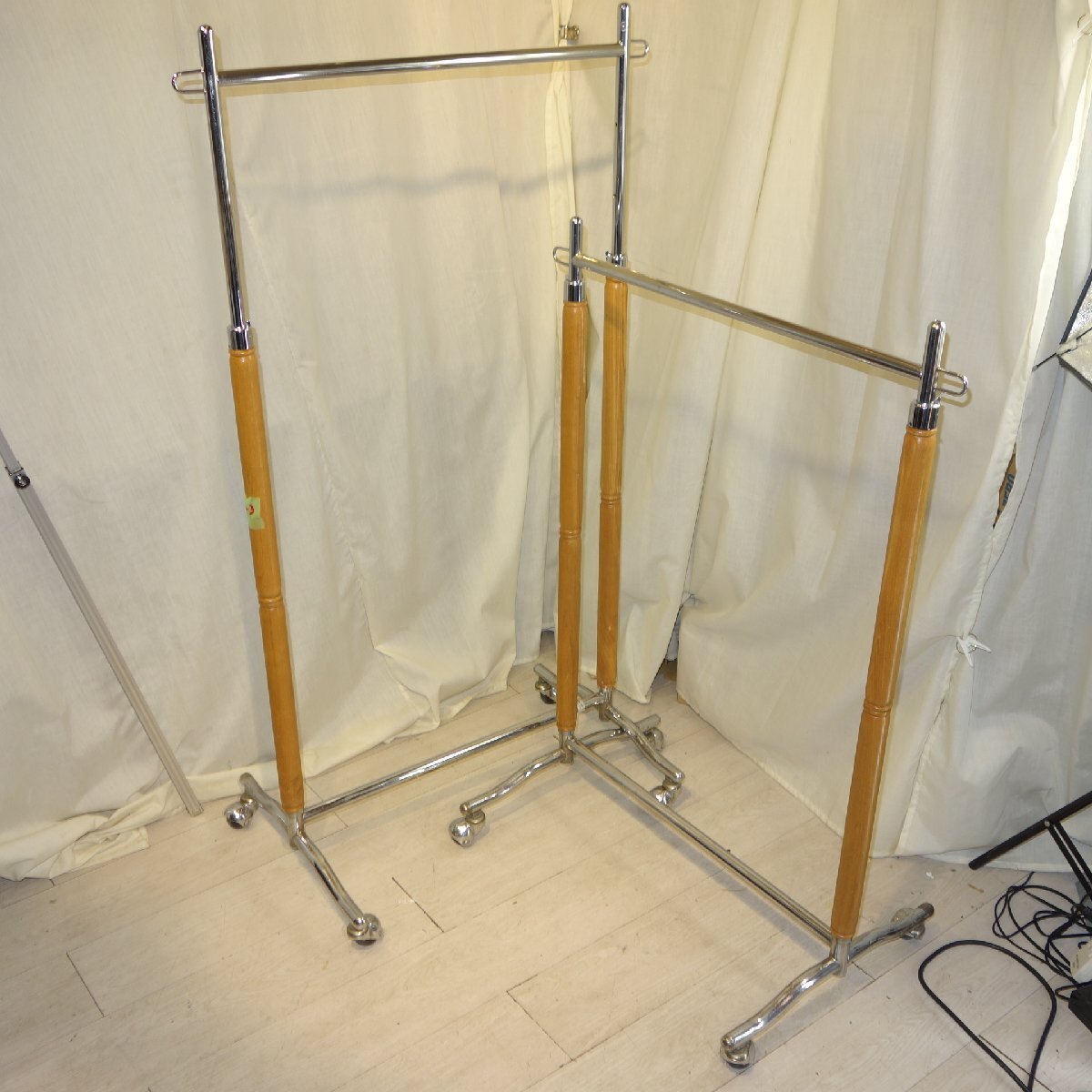 【残り1本】キャスター付きスチールハンガーラック オシャレ 高さ調節可能 アパレル 雑貨店舗 什器 M183拍卖