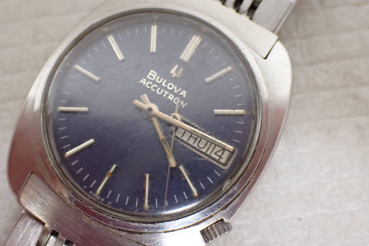 BULOVA ブローバ キュトロン デイデイト 腕時計 クォーツ 1-694956 ブルー 不動品 ジャンク品 定形外郵便全国一律270円 D2-MA拍卖