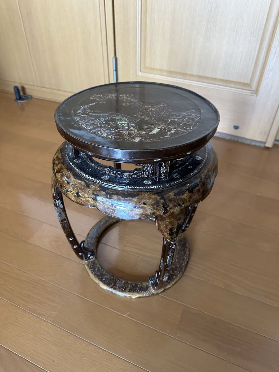 花台 漆器 天然素材 アンティーク 螺鈿 古董品 物置く台、時代物。 高さ約40cm直径約27cm、漆に修復の跡あります。拍卖