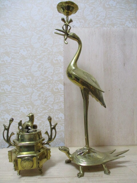 X383-385W 仏具 蝋燭立 獅子香炉 鶴 亀 真鍮 中古 燭縦:高さ約45.9cm  (洋押中)拍卖