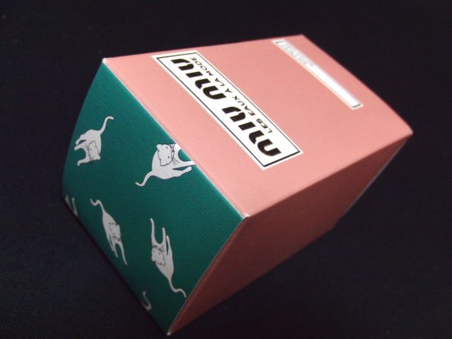 即決新品!!税価3千MIUMIU着せ替えフレグランス香水ボトムケース【フランス製】MIUMIUレ ゾーアラモード☆ドレスアップアイコニックプリント拍卖