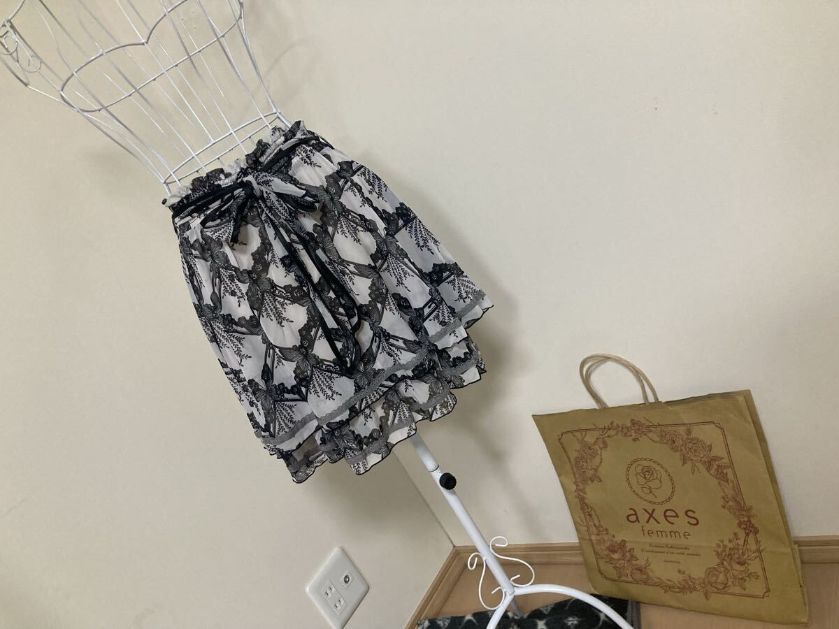 アクシーズファム☆パイピング飾り共布ベルト付き蝶xお花柄モノトーンスカート☆used ウエストゴム伸び拍卖