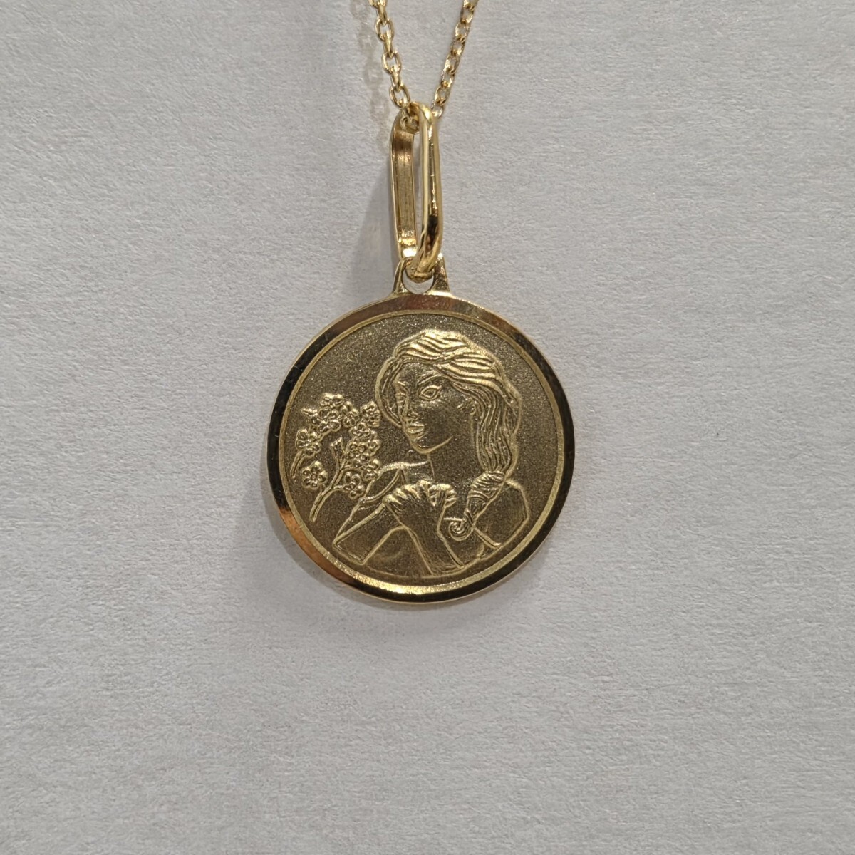 新品 イタリア製(UNOAERRE) K18星座デザインペンダントトップ 乙女座拍卖