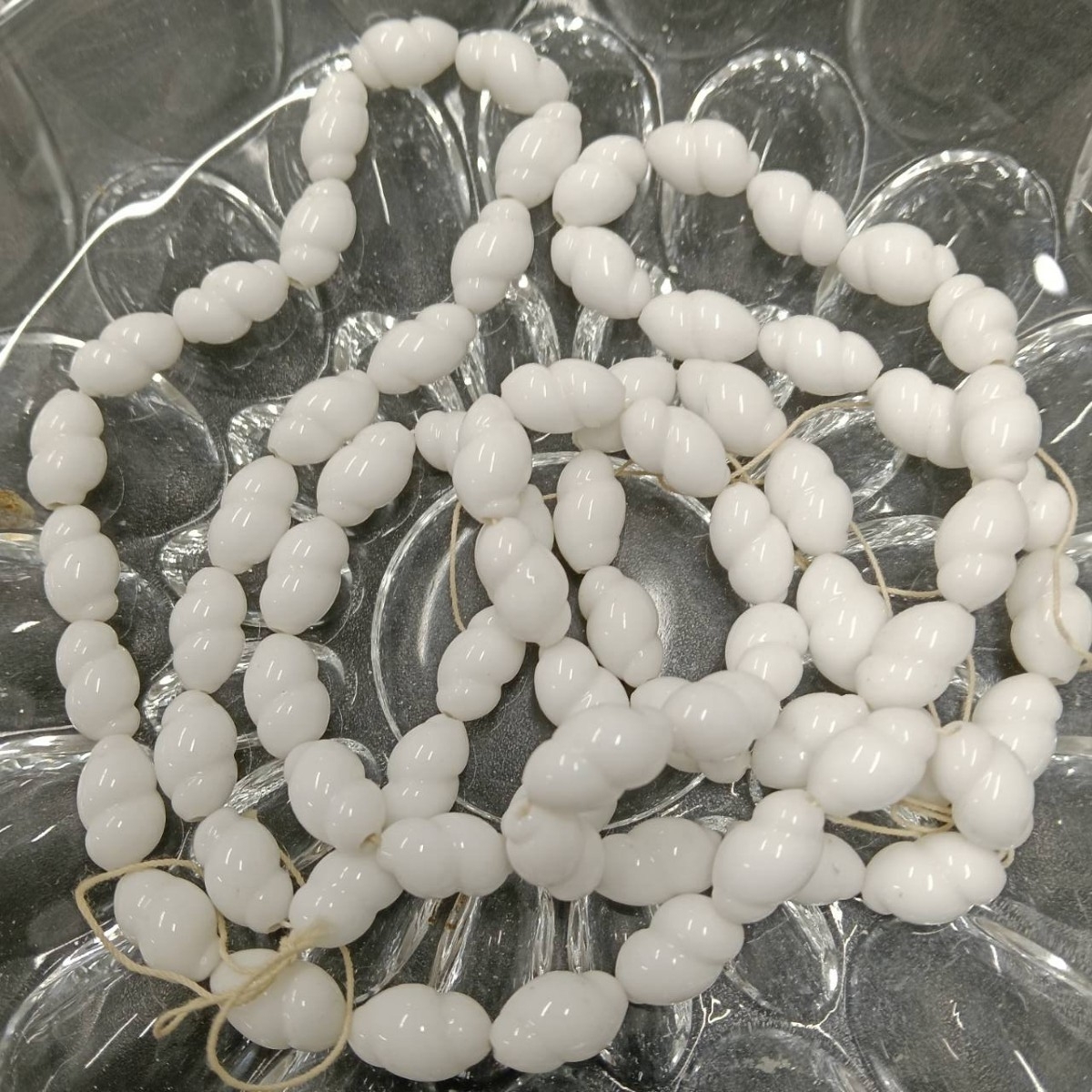 ☆未使用 大量 チェコ ガラスビーズ 73g 13×8mm オーバル ツイスト ホワイト 白 大粒 ヴィンテージ パーツ アクセサリー ネックレス B-277拍卖
