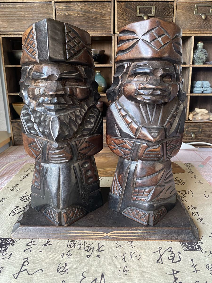 アイヌ 木彫り人形 2体セット 夫婦 ニポポ人形 木製 伝統工芸品 民族 お土産 インテリア 置物 花台付き拍卖