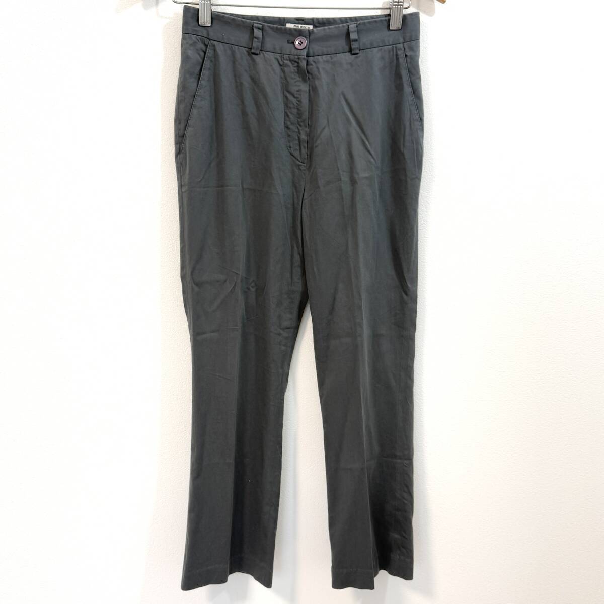 f3352ii MIU MIU(ミュウミュウ) サイズ38(M位)スラックスパンツ ストレートパンツ センタープレス グレー レディース イタリア製拍卖