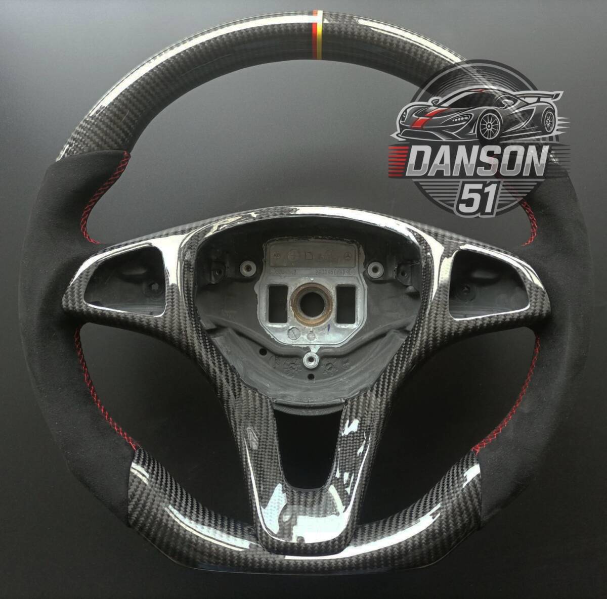 送料無料 リアルカーボン・パンチングレザー製 ベンツ Vクラス W447 V260 ステアリング スイッチカバー付く拍卖