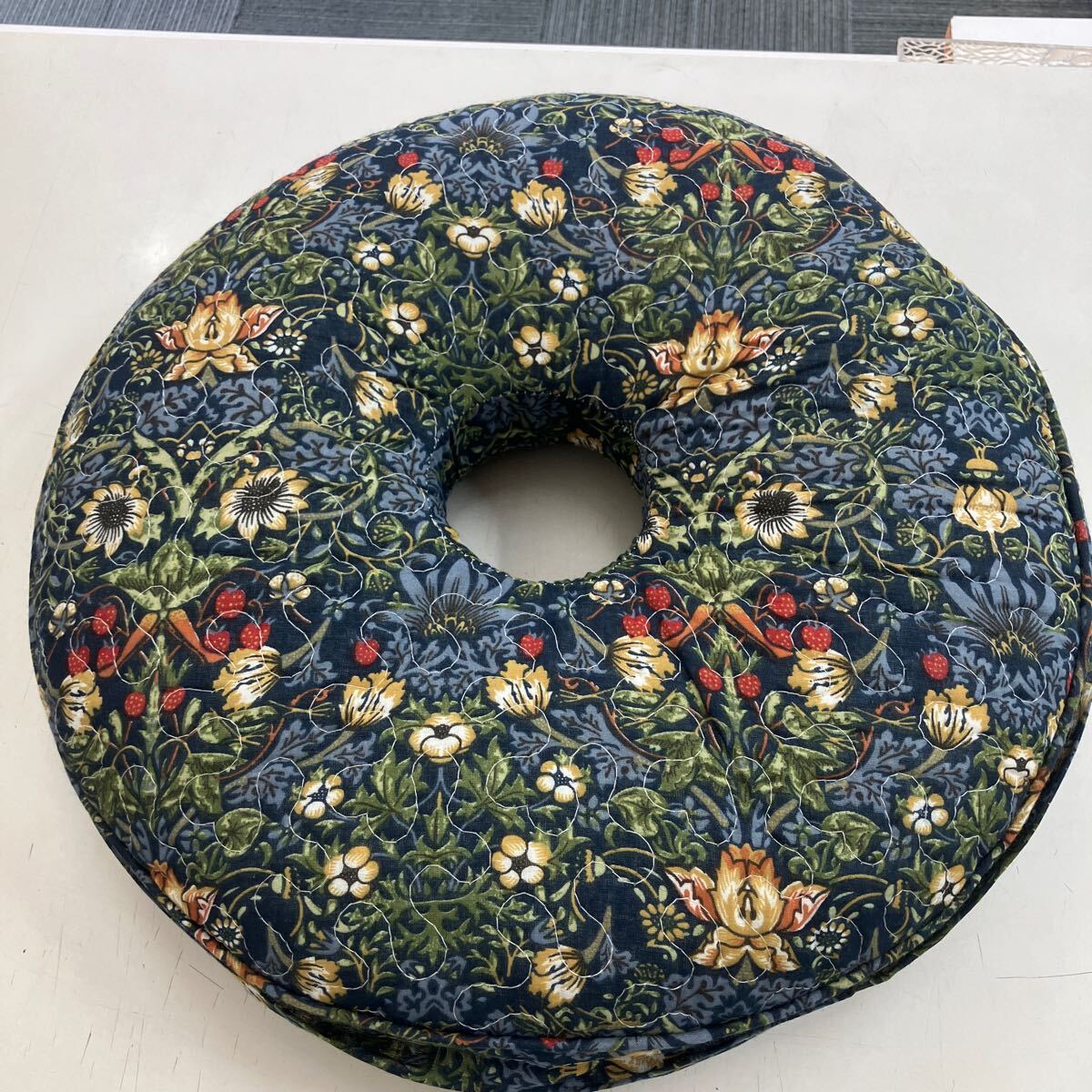 新品 いちご柄 円座 ドーナツクッション ファスナー付き 約40丸 (3199)ドーナツ枕拍卖