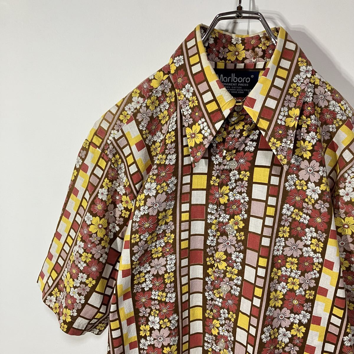 古着 ヴィンテージ 花柄 パターン柄 レトロ ラウンドカット コットン 半袖 シャツ ブラウン ホワイト レッド ピンク イエロー M拍卖