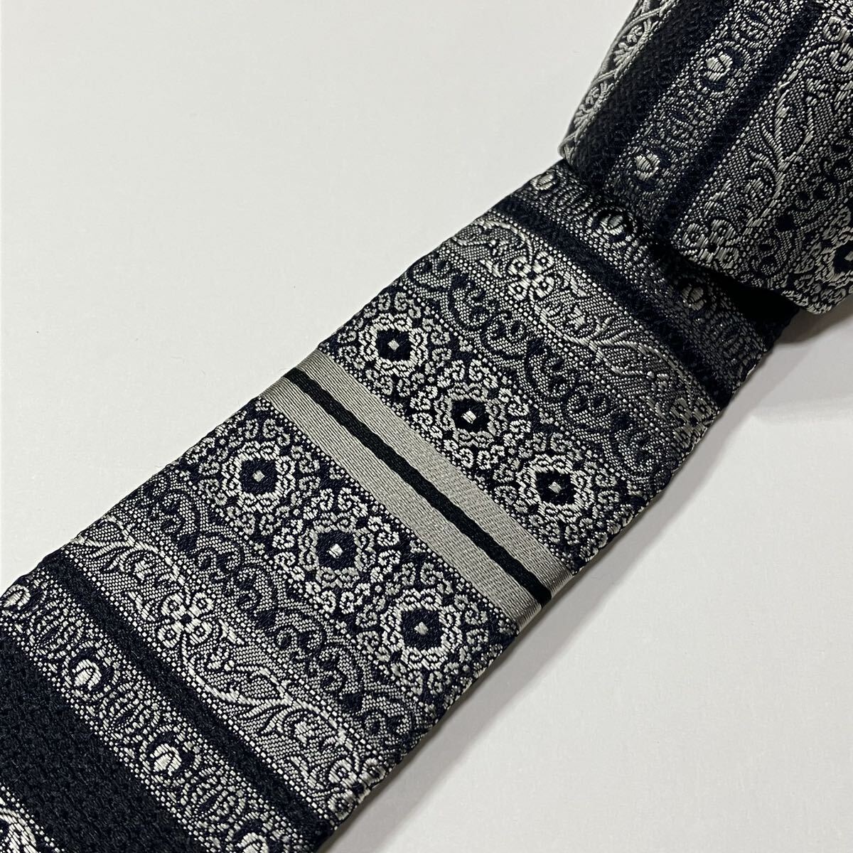 ボーダー ジャガード フリンジ ネクタイ 古着 シルバー ネイビー 545-1拍卖