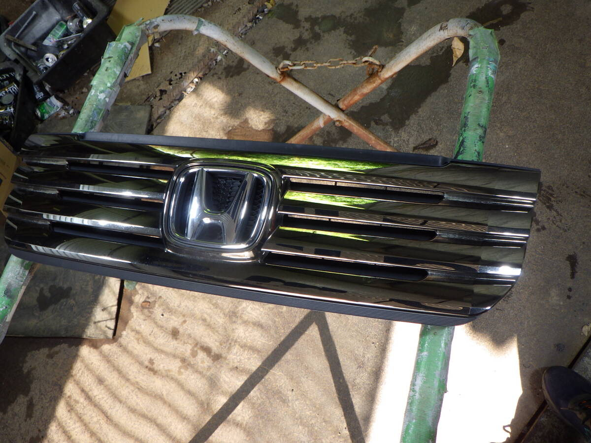 関00096 即決! JF1 N-BOX+ PB85P 黒 紫 フロントグリル 75101-TYO-N010-M1 現車 部品取り車拍卖