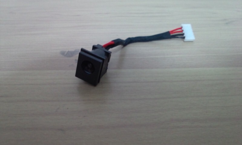 〇【中古・動作確認済み品】TOSHIBA dynabook Satellite B552H 電源供給ケーブル ①拍卖