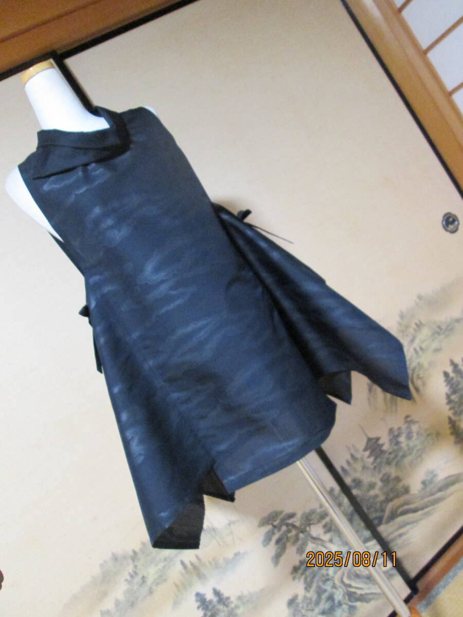 上質!草木染!新品未仕立ての正絹夏絽の黒帯反物から小粋な変形襟のヒラヒラチュニックベスト!黒!帯リメイク!ハンドメイド!雲拍卖