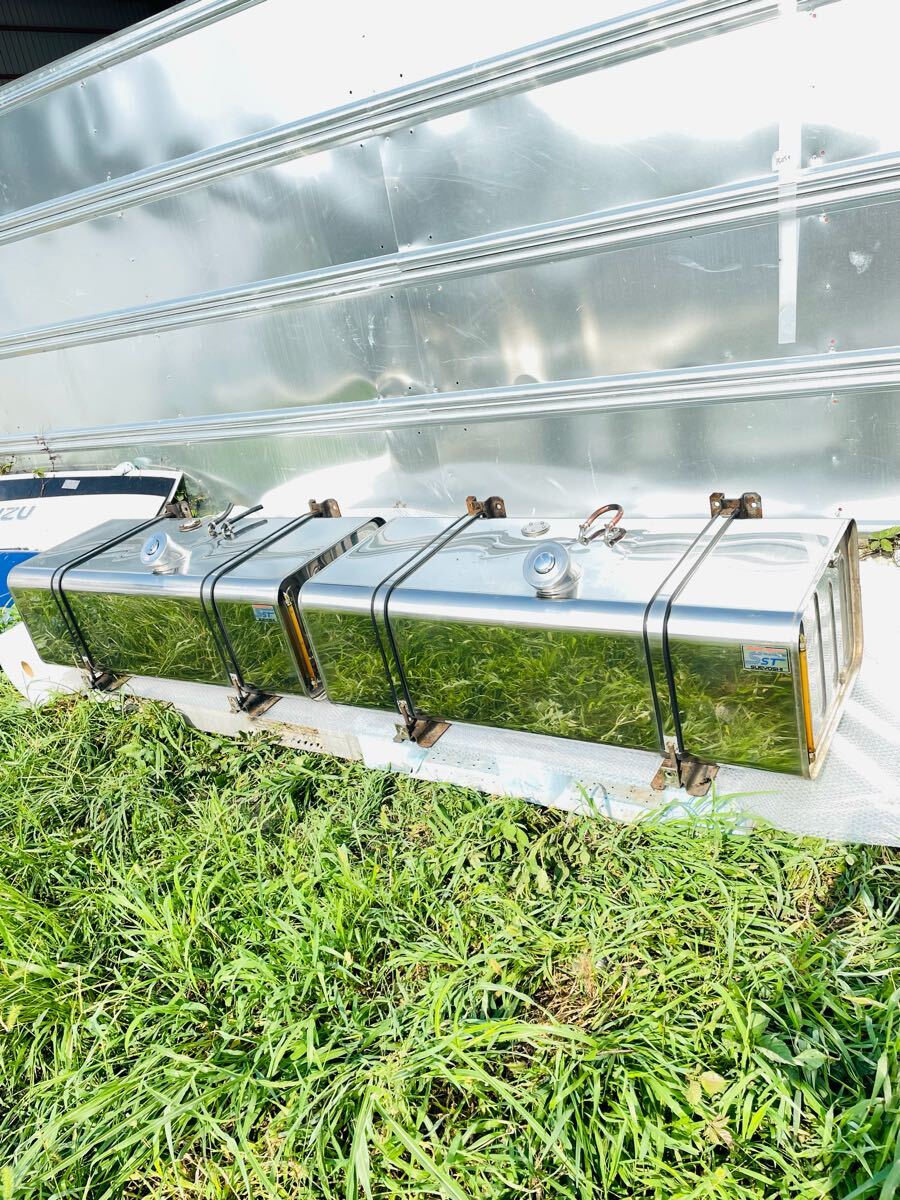 中古美品 トラック ST 末吉 大型 中型 メイン燃料タンク メイン 燃料タンク ステンレス製 250L 250リットル 2個 動作車から取り外し150339拍卖