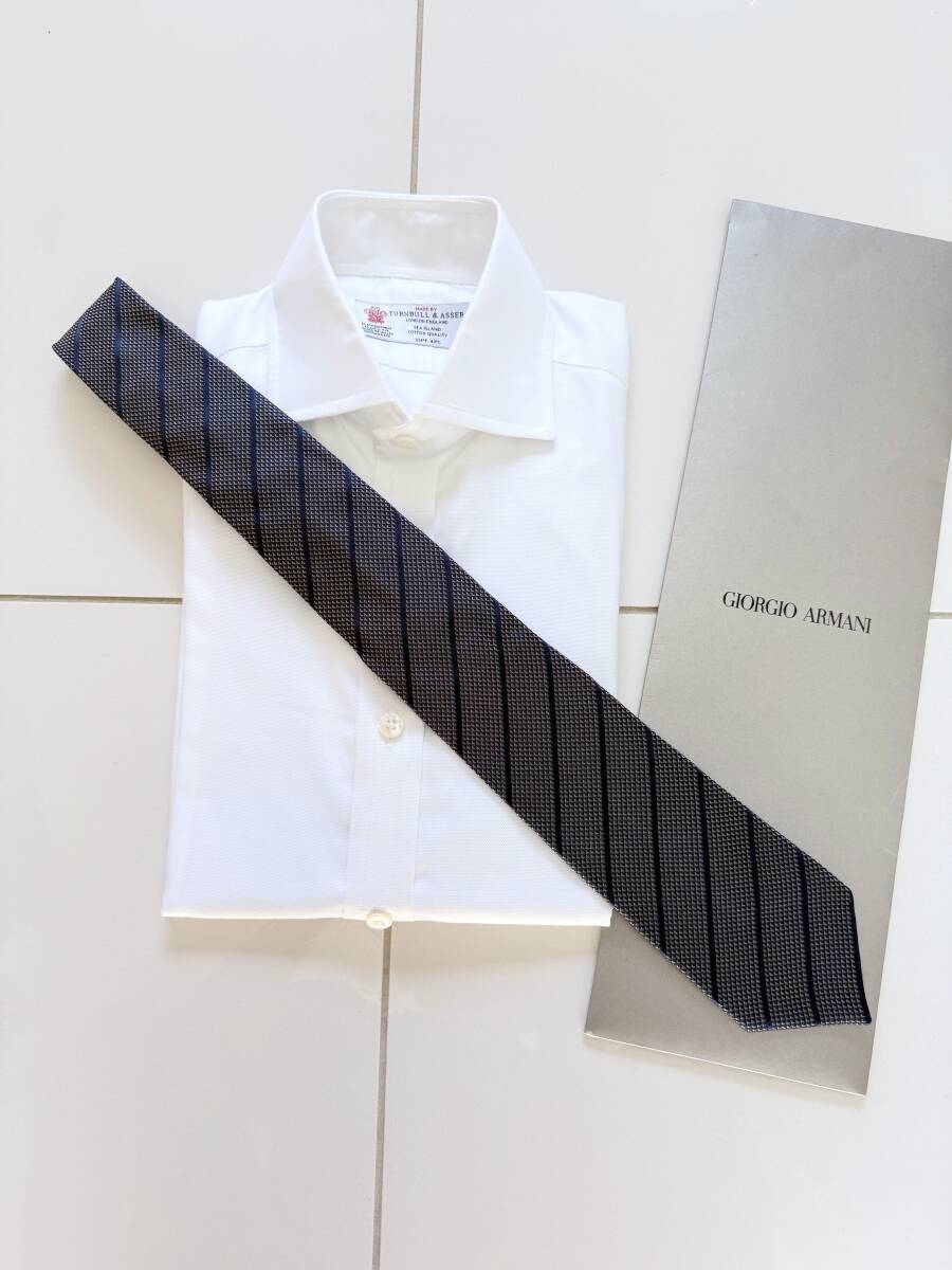 ■ 新品 ジョルジオアルマーニ 定価 3万6,300円 最高峰 GIORGIO ARMANI 黒ラベル ネイビー × ゴールド シルク タイ ネクタイ イタリア製拍卖