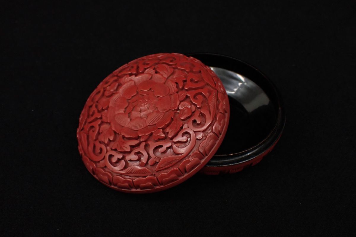 ▲32 中国古玩 堆朱香合▲茶道具/花唐草文/消費税0円拍卖